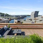 Central Apartment W Private Balcony In Oslo